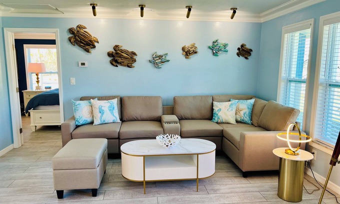 Biggar House | Island Escape - Beautiful New Remodeled Home with Pool