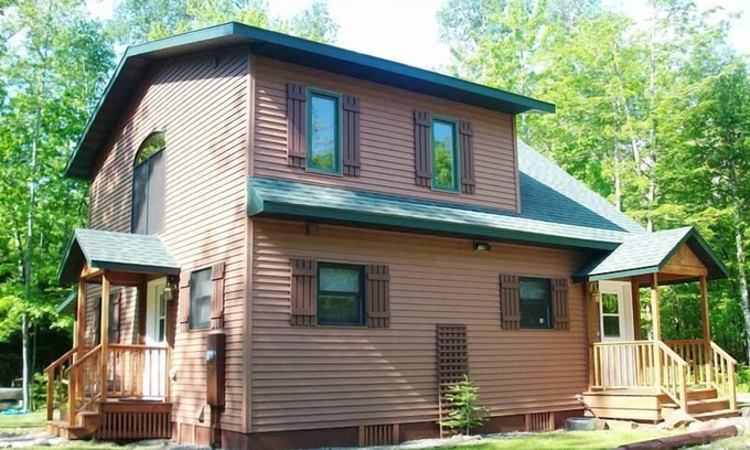 La Pointe House | Island Fox - Home nestled in the Woods with Screened-in Porch!