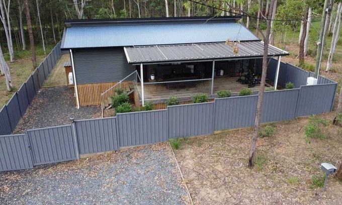 Brisbane House | ISLAND HAVEN WOOD - COZY COTTAGE IN AMONGST THE GUMS TREES