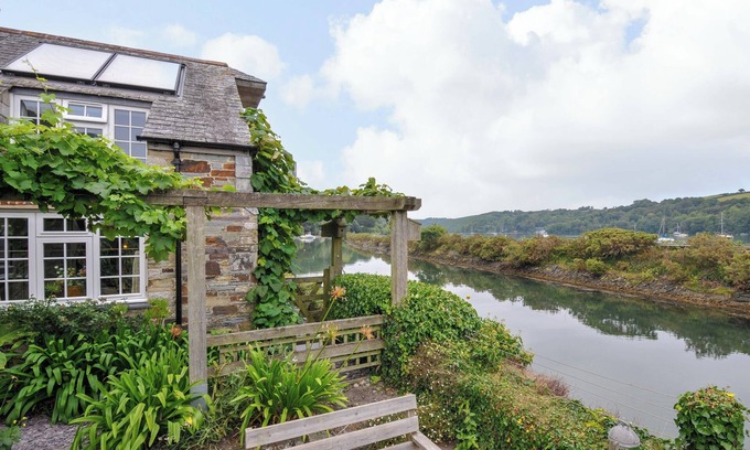 Golant Cottage | ISLAND HOUSE, pet friendly, character holiday cottage in Tywardreath