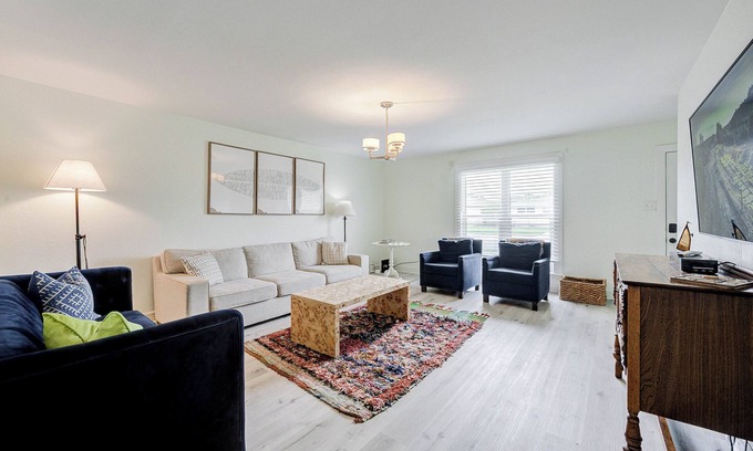 Galveston Condo | Island Pride Coastal Condo - Steps to the Beach!