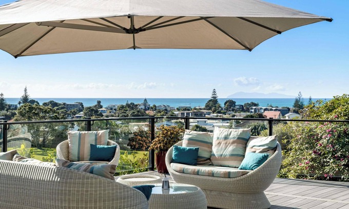 Waihi Beach House | Island Views - Waihi Beach Holiday Home