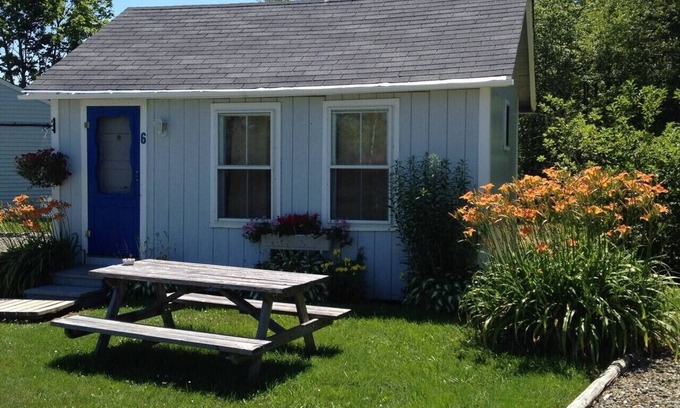 Trenton Cottage | Isleview Cottage 6 - 10 min to Acadia!