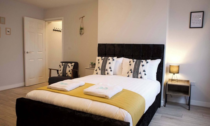 Trafford Apartment | Islington Studio Sale | Nr Manchester | Sleeps 2