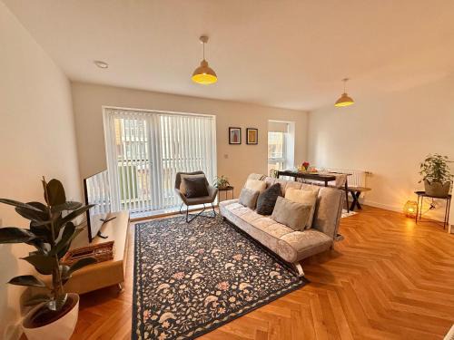 Portsmouth Apartment | Issara Apartments 41 - Great location & Private Parking