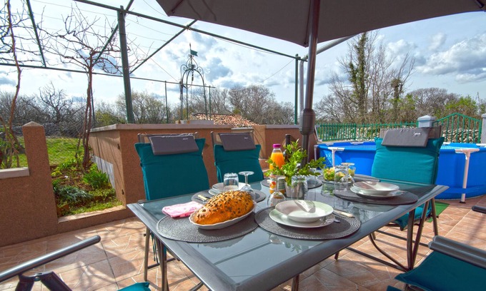 Trgetari House | Istrian House ENI near Rabac area & amazing terrace, above-ground pool, bikes
