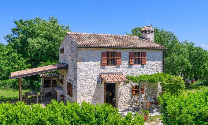 Rakalj House | Istrian stone house with fireplace and garden, 2 km from the sea