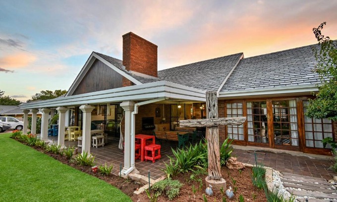 Bloemfontein House | IsZis Guest house