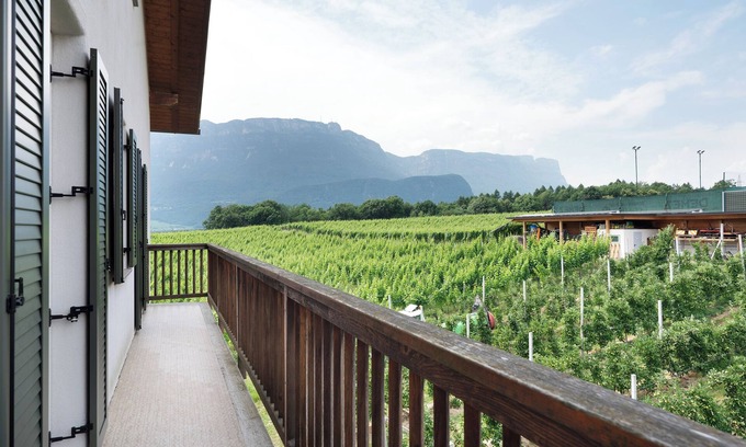 Castelvecchio Alto Apartment | Apartment 'Montiggl' with Mountain View, Wi-Fi and Air Conditioning