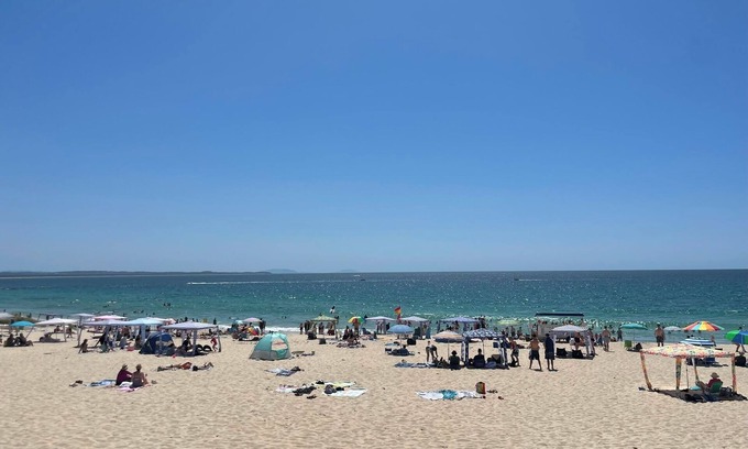 Forster House | It is a 2-minute walk to Stockland Shopping and 3-4 km drive to Forster beaches