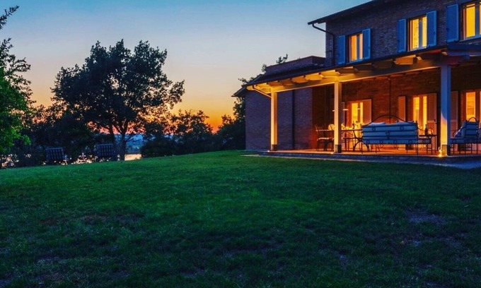 Binami Villa | Charming Entire Country House Lake View