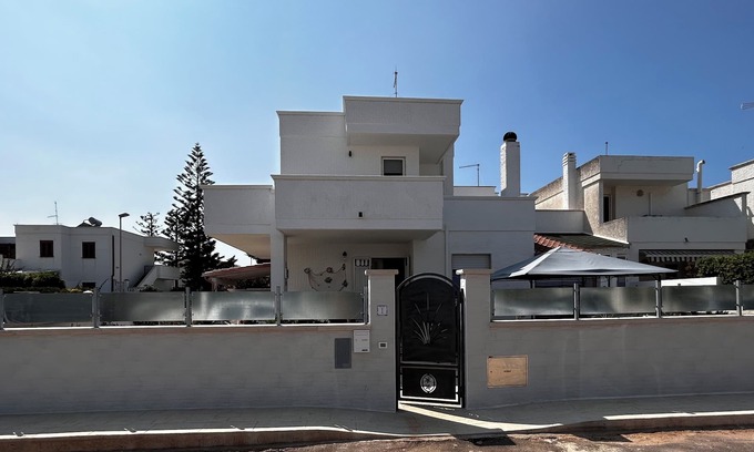 Torre Santa Sabina Villa | Crescent cottage in Torre Santa Sabina di Carovigno (BR)