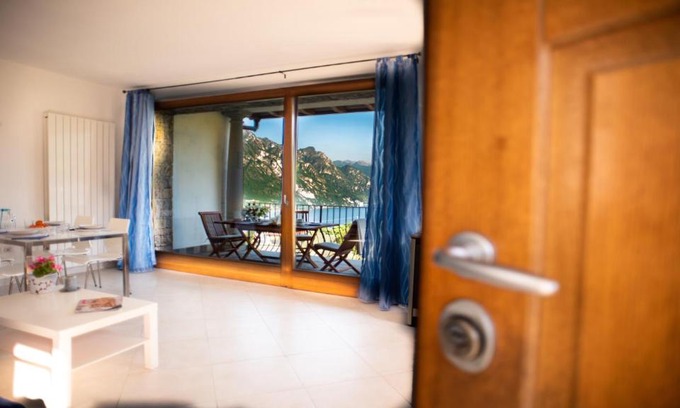 Riva di Solto House | Italian Vacation Homes - Longol