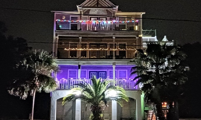Apalachicola Condo | Its still beach weather in Florida!