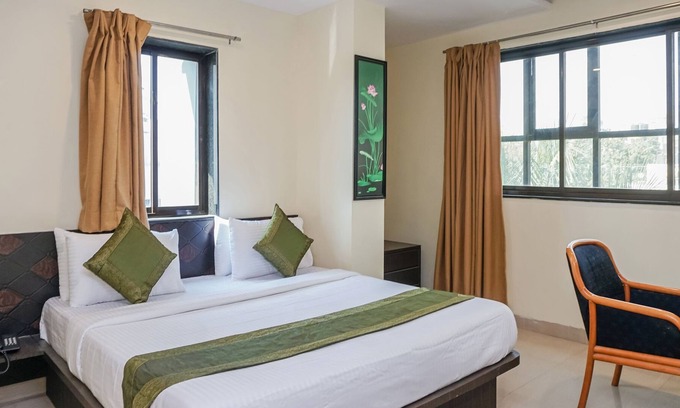 Daulatabad Hotel | Itsy By Treebo - Shagun Executive
