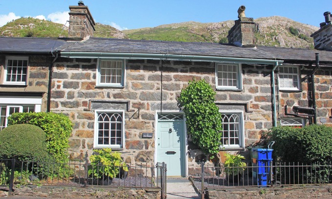 Beddgelert House | IVY HOUSE, pet friendly, with open fire in Beddgelert