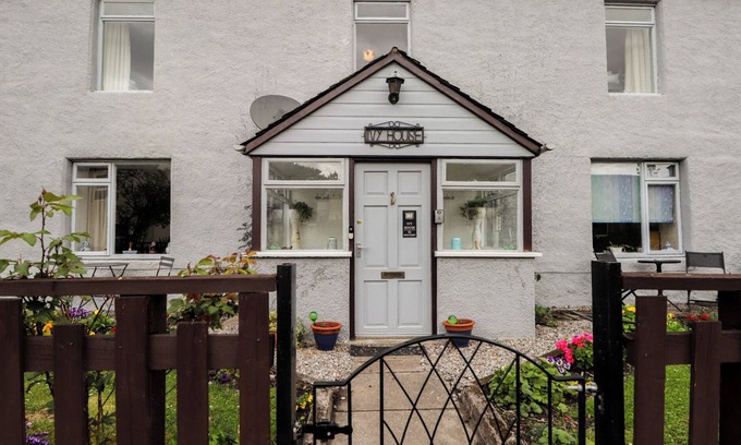 Kingussie Cottage | IVY HOUSE, pet friendly, with open fire in Kingussie