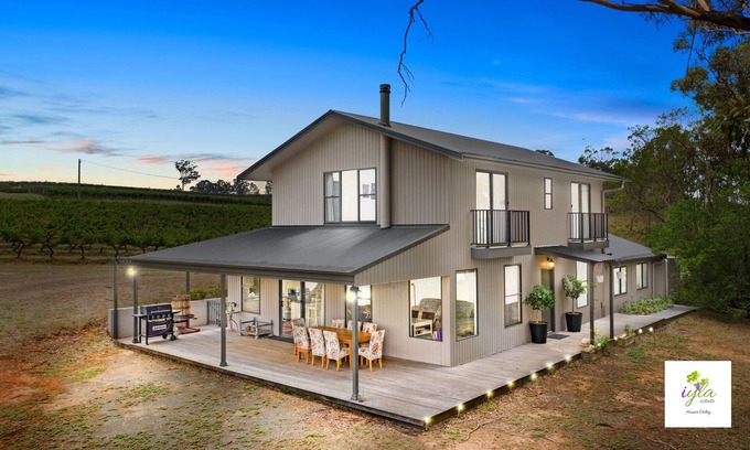 Pokolbin House | iyla Estate - Your exclusive Vineyard & Cottage stay @ Pokolbin, Hunter Valley!