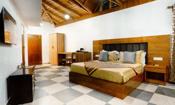 Nainital House | jüSTa Lake View Residences, Nainital
