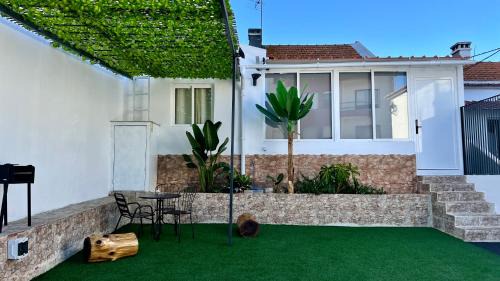 Prior Velho House | J Home