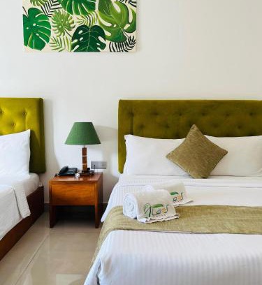 Ettukala Hotel | J leaf Hotel by Blue Bird
