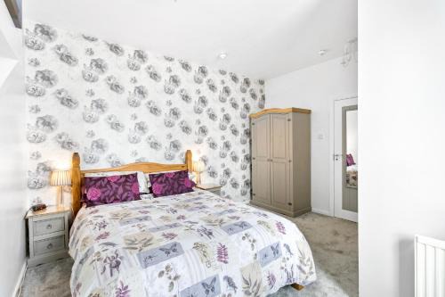Paignton Bed & Breakfast | Jacaranda Hotel