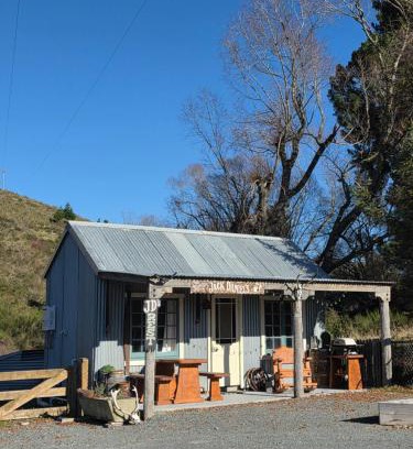 Burkes Pass House | Jack Daniels Rest Gateway to Tekapo and the MacKenzie District