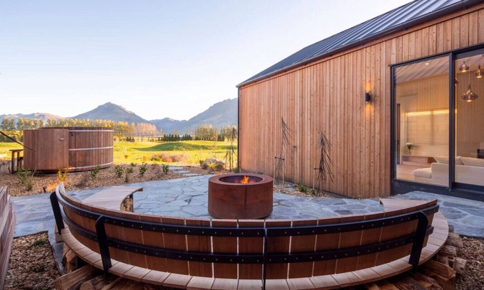 Jacks Point House | Jacks Point Rise by MajorDomo - Sauna & Spa Pool