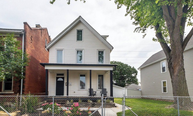 Dubuque House | Jackson Street Suite House