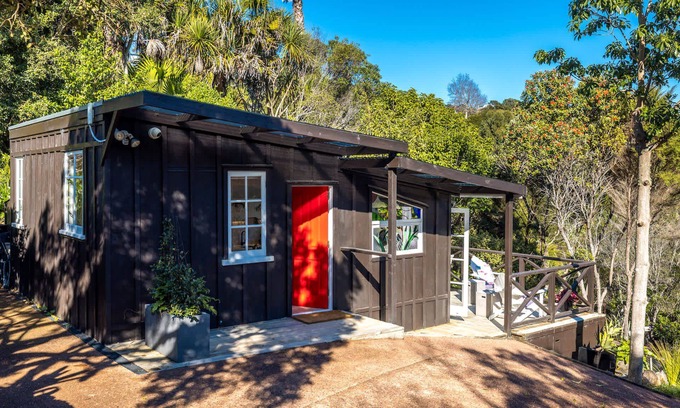 Waiheke Island Cabin | Jacksons Hideaway - Stay Waiheke