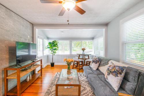 Jacksonville Apartment | Jacksonville Apartment with Private Patio Near NAS!