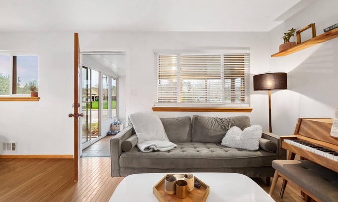 Applewood Villages House | Jacuzzi Ranch in West Denver. Quiet Neighborhood. Red Rocks, Golden, Denver.