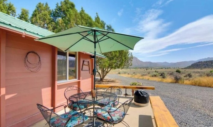 Apple Valley House | Jacuzzi - Zion Rangers Suite - Zion View