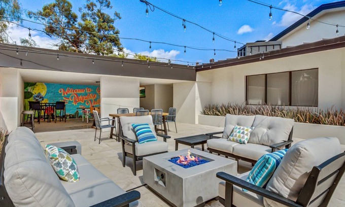 Paradise Hills House | Jade Mountain Manor | Large pool, Putting Green