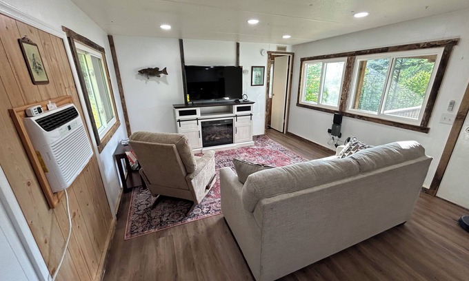 Glen Wilton House | James river - fincastle retreat by baileywickfarm