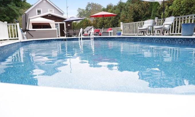Jamestown Cottage | Jamestown in town, family-friendly cozy cottage near JNT beach/Newport, pets, ok