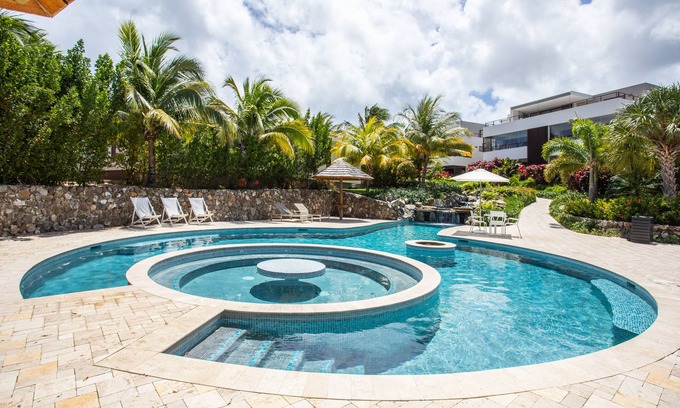 Willemstad Apartment | Jan Sofat LUX 08 - ground floor apartment- shared pool