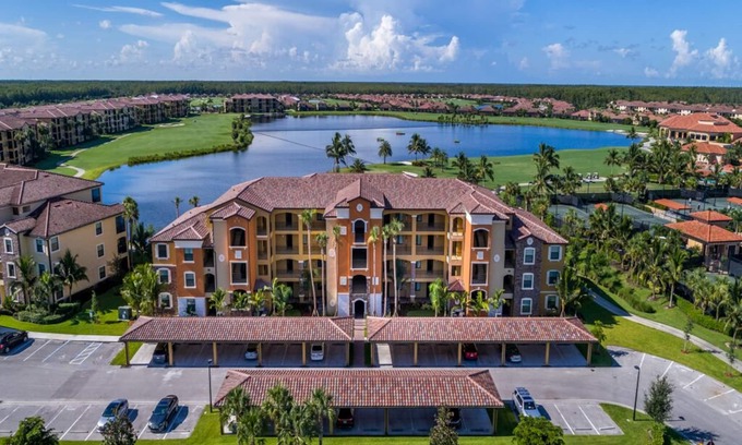 Naples Condo | JANUARY AVAILABILITY late cancellation. Top floor with elevator. 10% discount