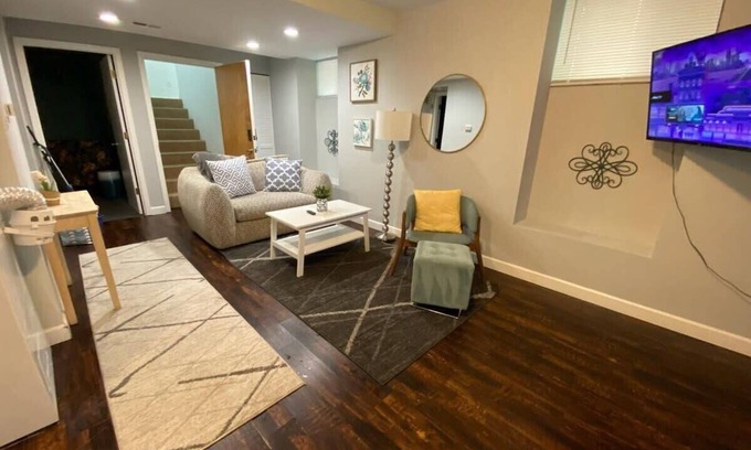 Central West End Apartment | Jasmine in CWE Summar