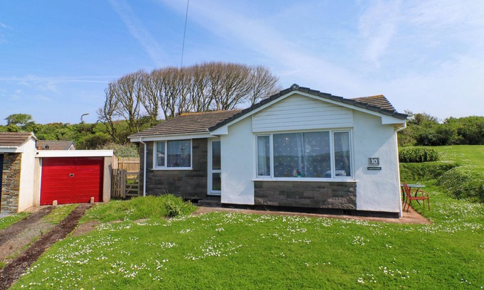 Hope-Cove House | JASPER'S CORNER, pet friendly, character holiday cottage in Hope Cove