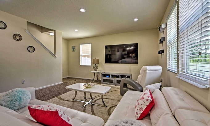 Westside House | Jax Home w/Yard - 10 Mi to Adventure Landing!