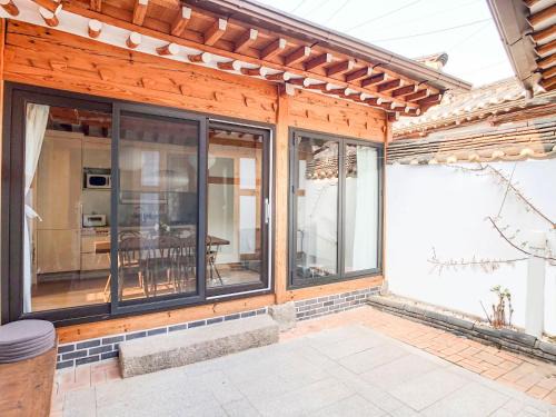 Gahoe-dong House | JAY Hanok ㅡ 3BR 3Bath ㅡ 8min from Anguk STN