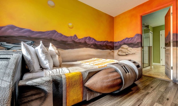 Davenport House | Jedi Hideout Sleeps 26 Resort Access Pool
