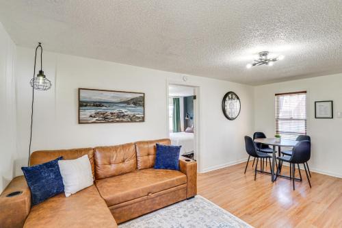 Jefferson City House | Jefferson City Bungalow Hot Tub and Patio!