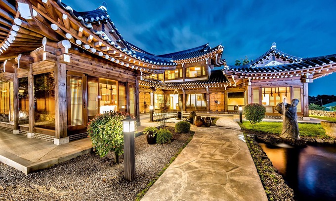 Songsan-dong Hotel | Jeju Hanok Hotel Hallagung