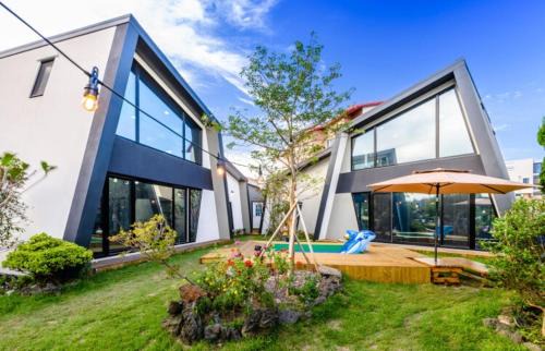 Hallim House | Jeju Ugichani Pension