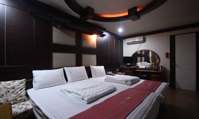 Chinju Hotel | Jinju Versace