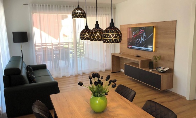 Lagundo Apartment | "JJ City Apartment" with Private Covered Terrace and Garage