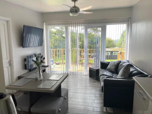 Bude Ski Chalet | JJs Lodge Holiday Home 14 The Park Bude