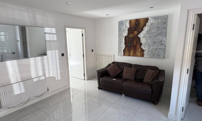 Cheetham Hill House | Joel’s place is in the heart of Manchester close to Everywhere 8mins drive to